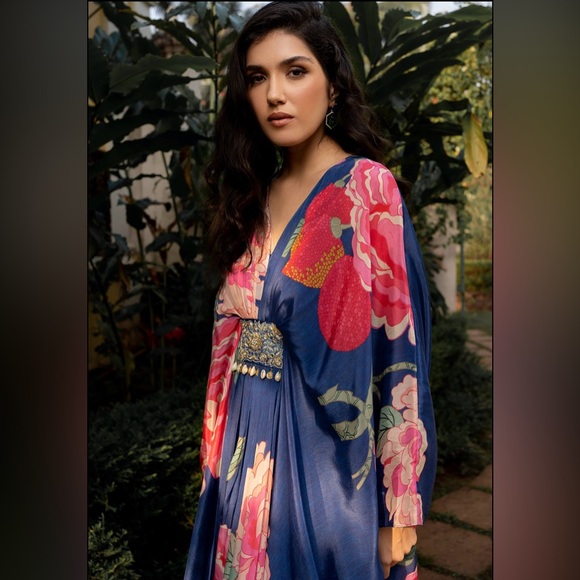 Paulmi & Harah: Blue crepe printed and embroidered kaftan - Picture 4 of 8